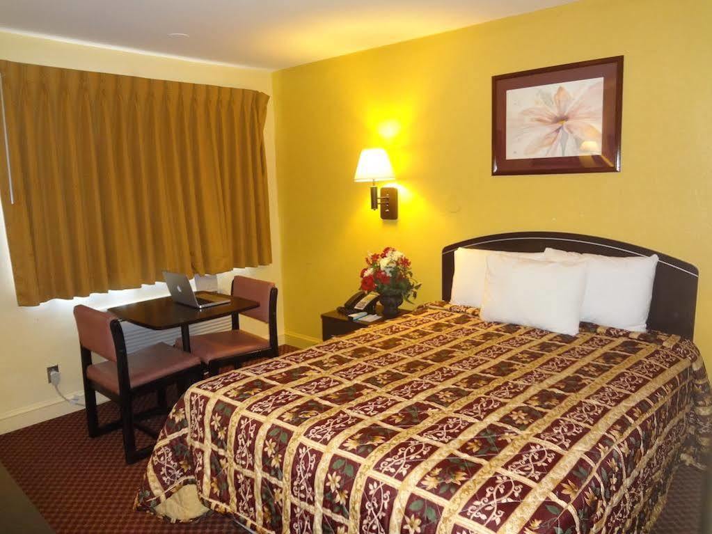 Americas Best Value Inn - Goldsboro Exterior photo